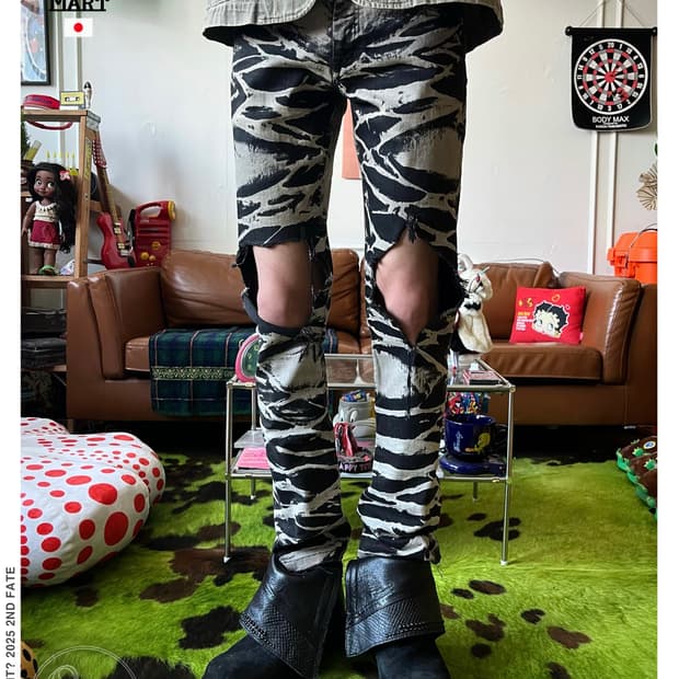 TORNADO MART Wild Destroyed Detail Jeans