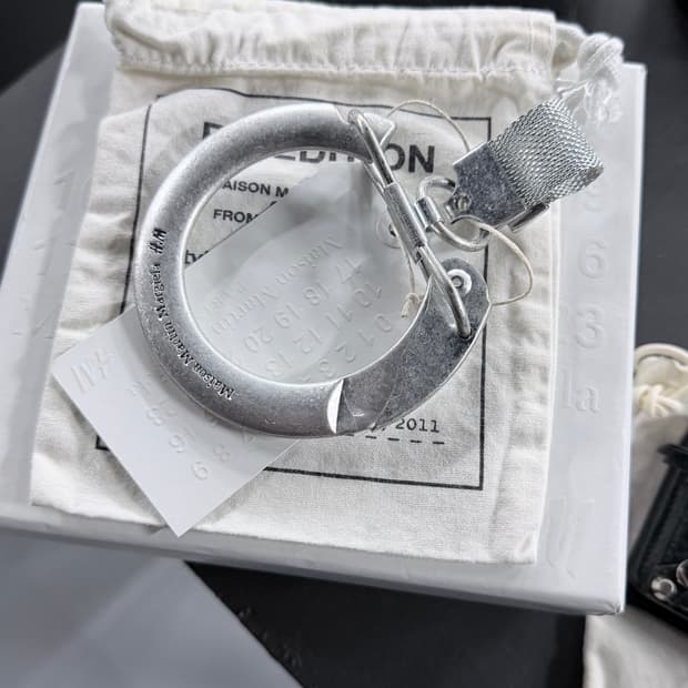 메종 마르지엘라 h&m 콜라보 수갑 팔찌