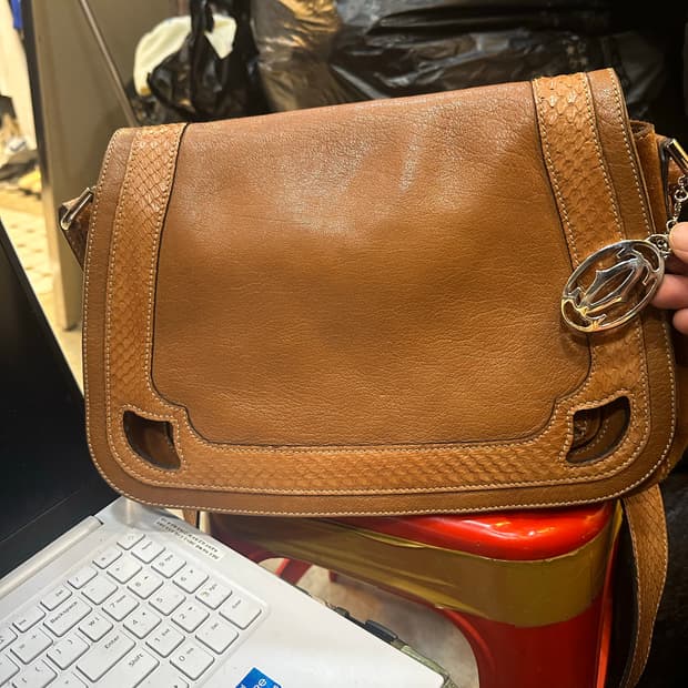 마르첼로 드 까르띠에 스웨이드 가죽 크로스바디 백