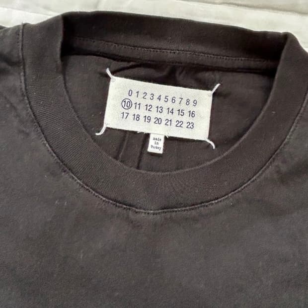 마르지엘라 반팔