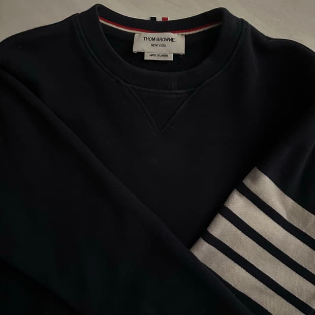 [급처/정품]톰브라운 맨투맨 네이비 2사이즈