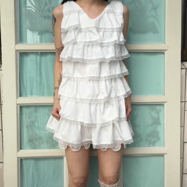Lace trimming layer sleeveless onepiece