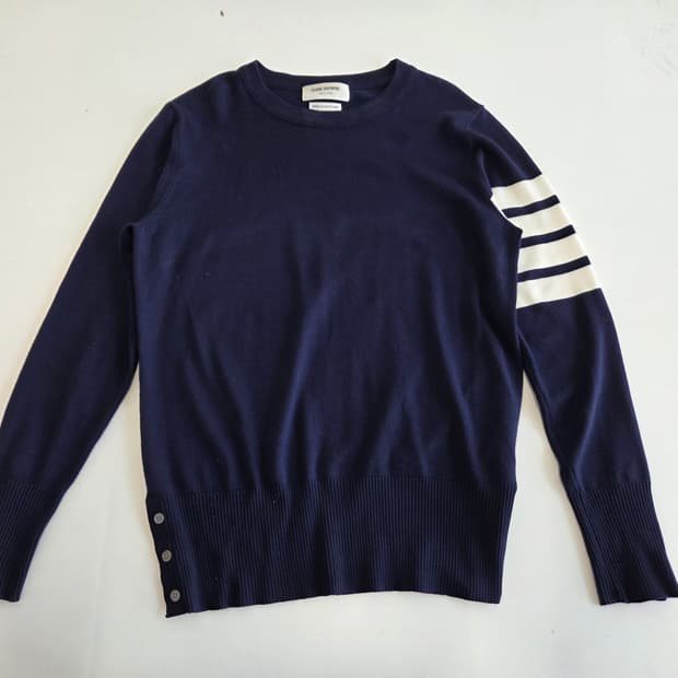 톰브라운 긴팔니트 네이비