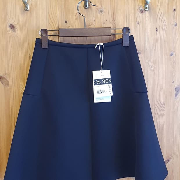 (새상품)COS 네오플렌 스커트 허리26인치