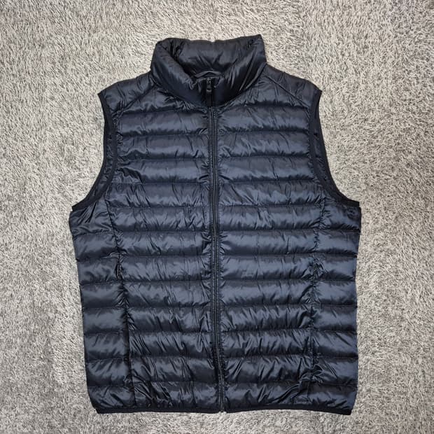 유니클로 남성 경량 다운 패딩 조끼 L