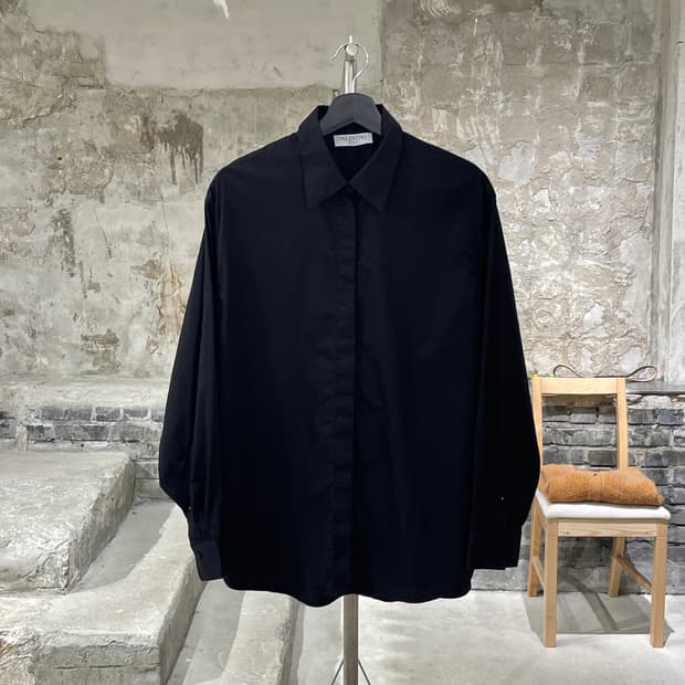 발렌티노 뷰티 블랙 클래식 히든 버튼 코튼 카라 셔츠