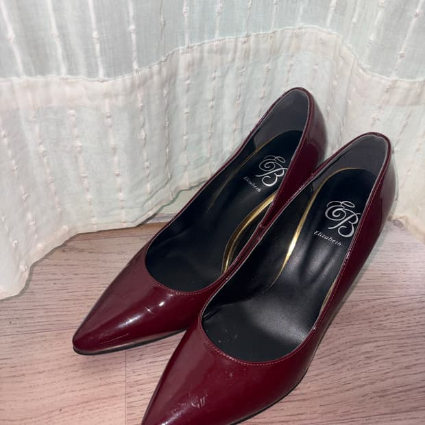 버건디 레드 스텔레토 힐