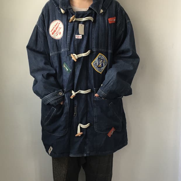 Patch point duffle button hood coat