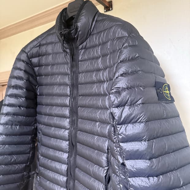 23FW 스톤아일랜드 룸 우븐 경량패딩 블랙 XL 백화점판 2회착용