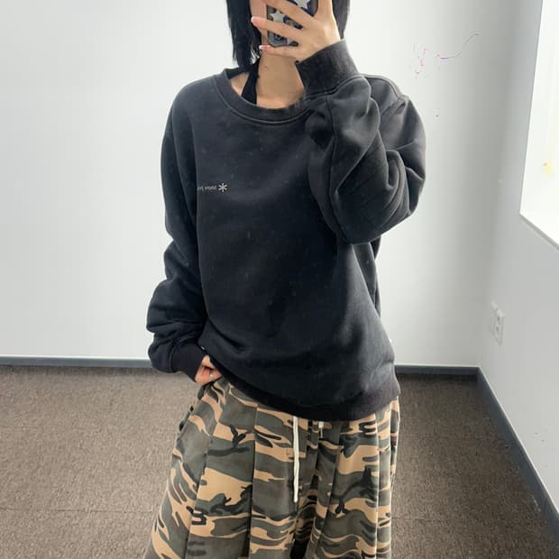 Snow peak 스노우피크 스몰로고 차콜 맨투맨 