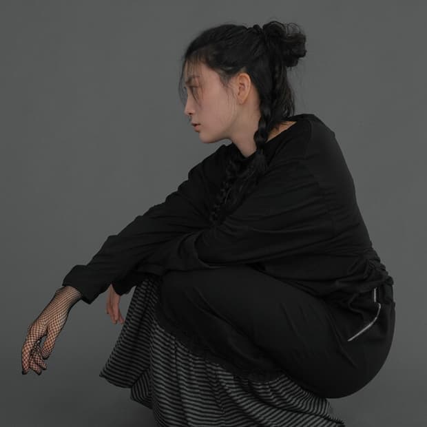 디파블로 믹스드 셔링 스트라이프 스커트