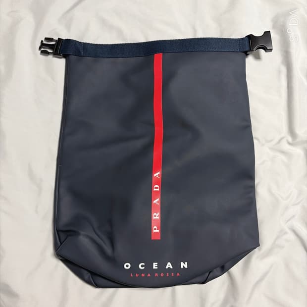 프라다 뷰티 루나 로사 오션 드라이백 슬링백
