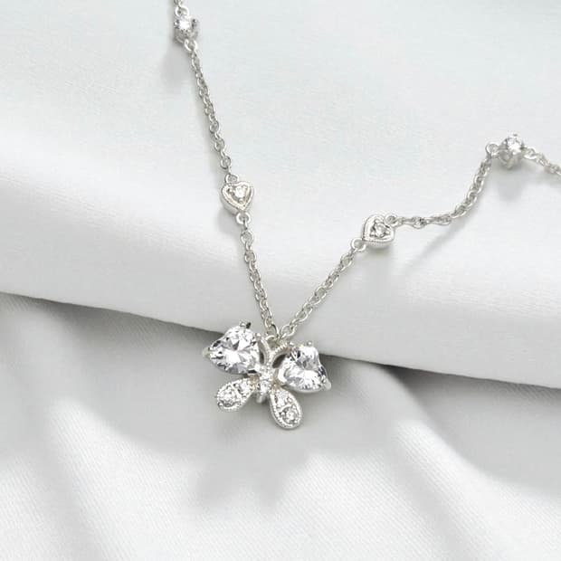 안나수이 큐빅 세팅 나비 펜던트 실버 목걸이