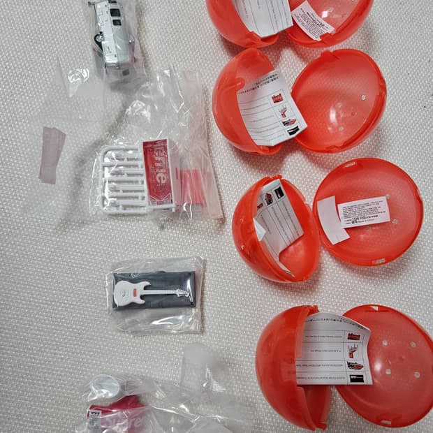 슈프림 가챠 일괄판매.