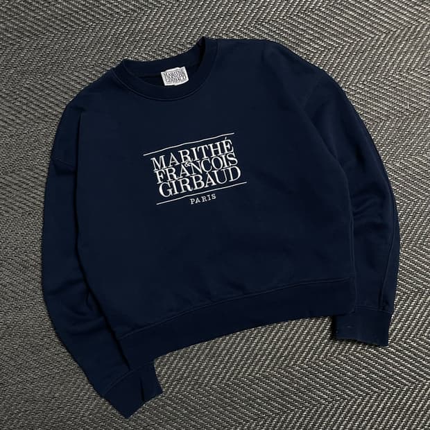 마리떼 프랑소와 저버 자수 빅로고 크롭 맨투맨 네이비y 5383