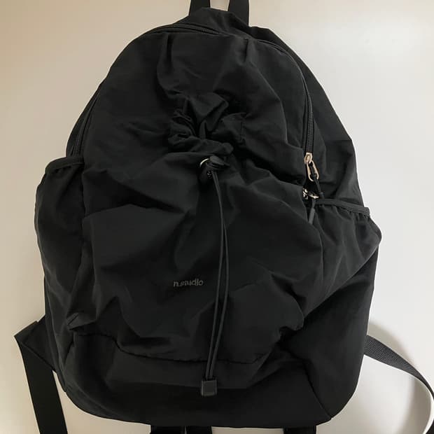누아트스튜디오 클래식 셔링 나일론백팩 