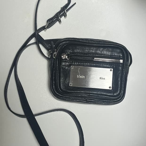 마뗑킴 스퀘어 레더 크로스백