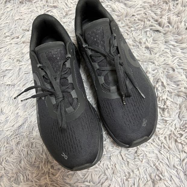 온 러닝 클라우드몬스터 올 블랙