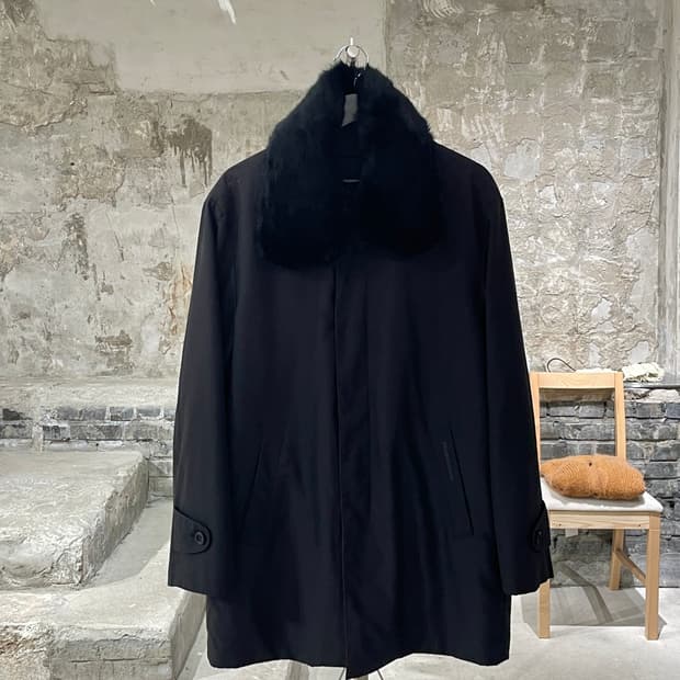 발렌시아가 블랙 퍼 카라 히든 버튼 폴리에스터 자켓