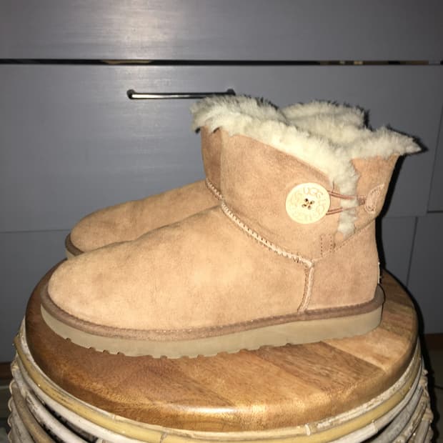 UGG 240 카멜 베일리 단추어그🤎