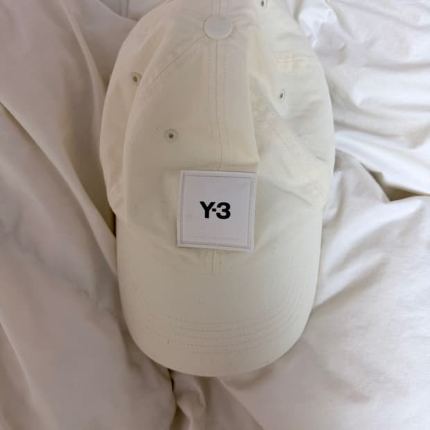 Y-3 스퀘어 라벨 캡