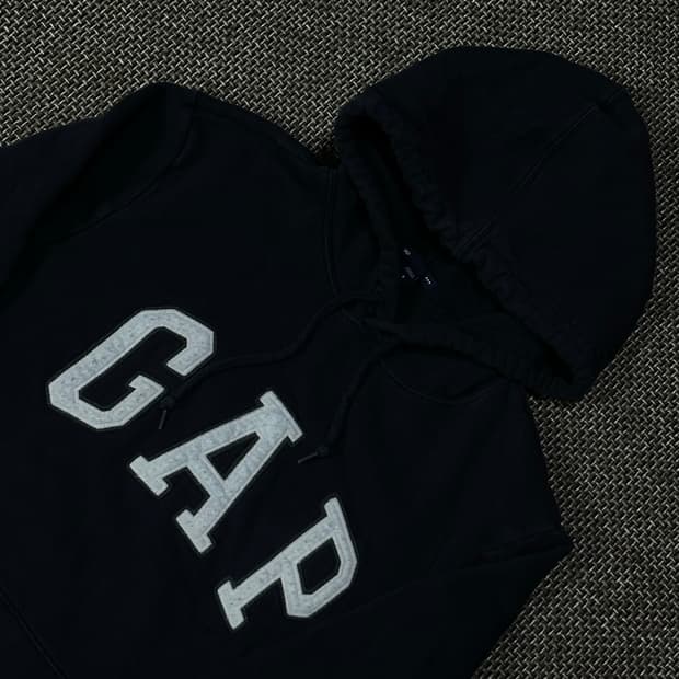 갭 검정 후드티