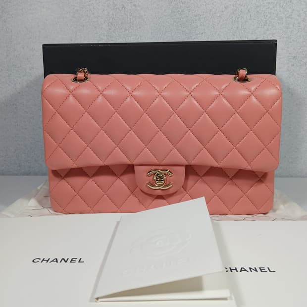샤넬 클래식 플랩팩 미듐 A01112