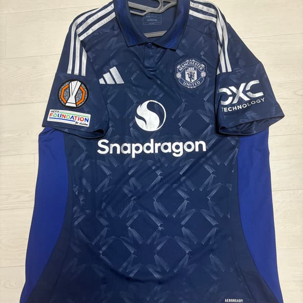 맨유 어웨이 24-25시즌 유니폼