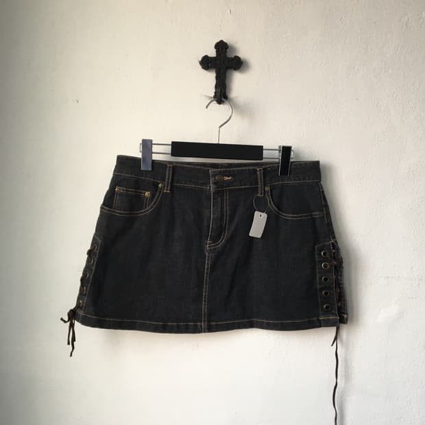 Lace up point mini skirt