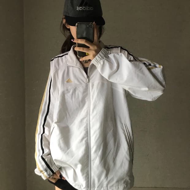아디다스 화이트 오버핏 바람막이