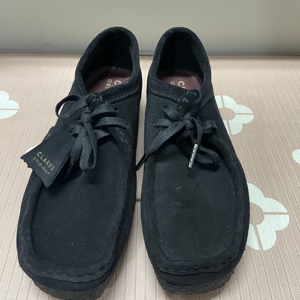 클락스 정품 왈라비 블랙 UK6