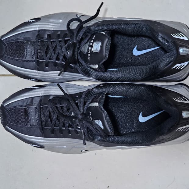 나이키 샥스 r4 메탈릭 실버:블랙:사이킥블루