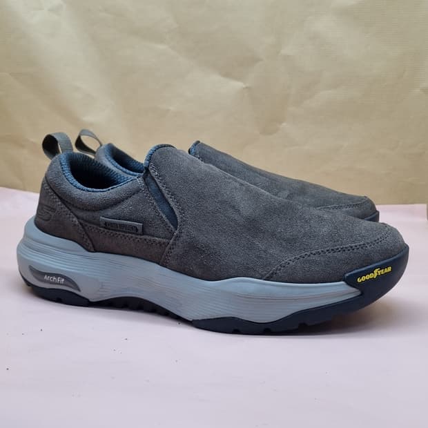 스케쳐스 고워크 아치핏 아웃도어 슬립온 260