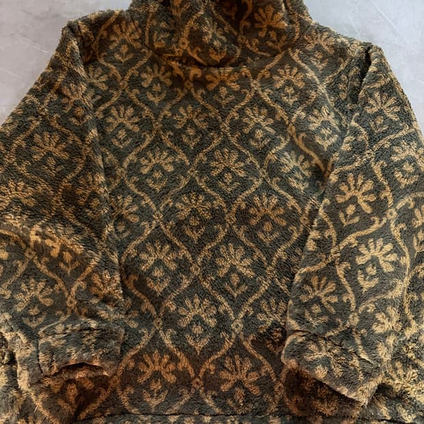 캐피탈 요세미티아라베스크 빅하이넥 플리스 스웻