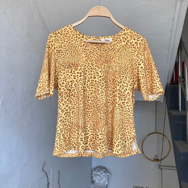 호피 패턴 크롭 니트 반팔탑