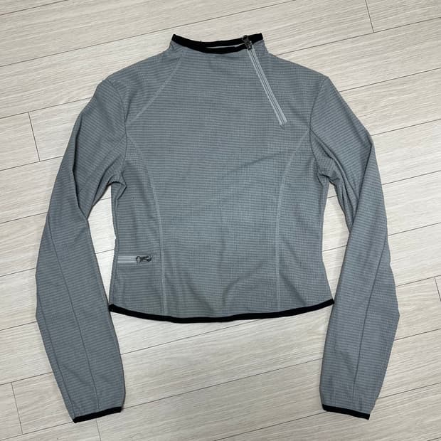 디퍼런트 이즈 오케이 탑