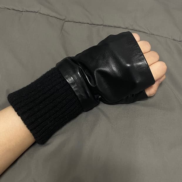 앤아더스토리즈 레더 울 워머