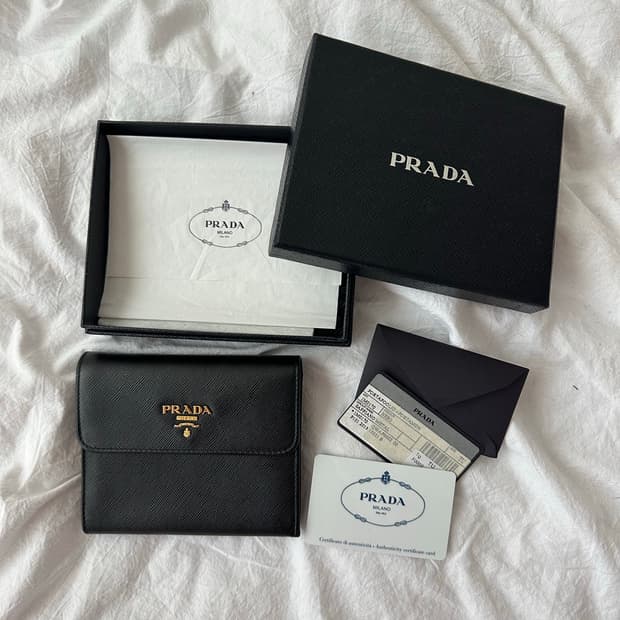 프라다 사피아노 메탈 반지갑