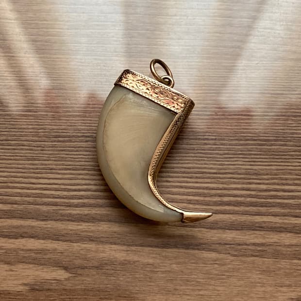 타이거 클로 18k 펜던트 목걸이 판매합니다.