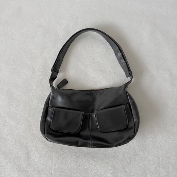 르 아보네(le abonne) 레더 숄더백