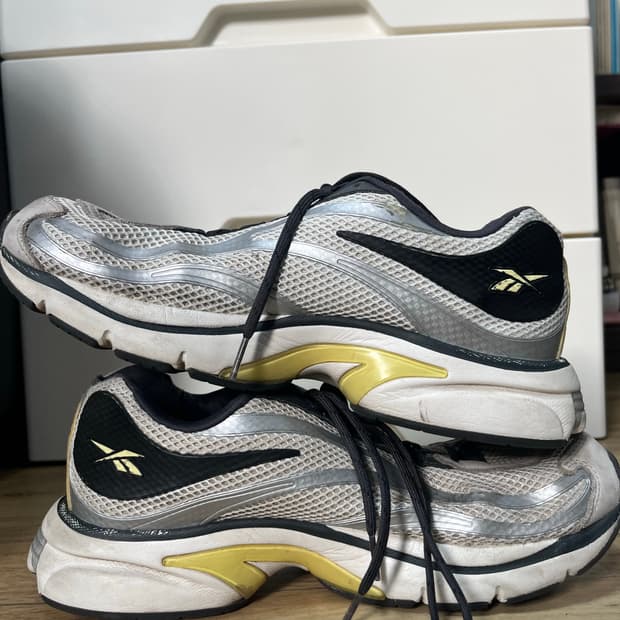 리복X라이풀 RBK 프리미어 펌프 패리스(GX0057) 270 사이즈