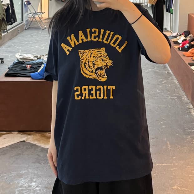 아웃스탠딩 타이거 그래픽 네이비 반팔 H2950