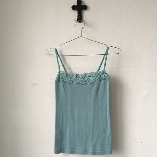 Crochet trimming sleeveless