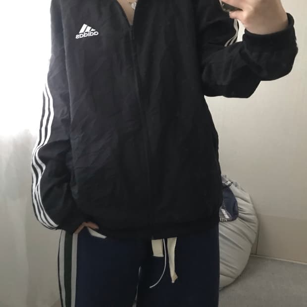 아디다스 블랙 오버핏 바람막이