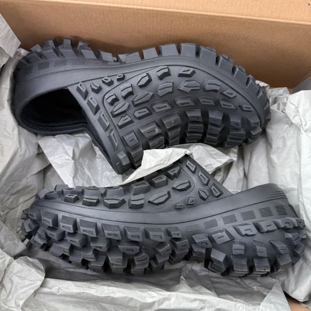 발렌시아가 디펜더 클로그 블랙 공홈 새상품 41사이즈 바운서