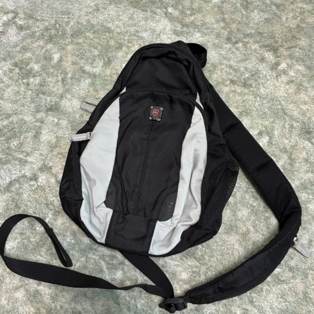 급처 빈티지 빅토리녹스 크로스백 슬링백 끈 방향 조절 가능