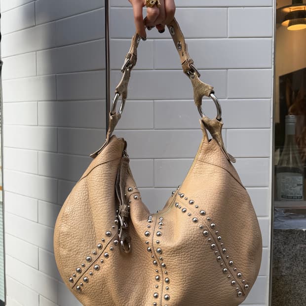 돌체앤가바나 스터디드 레더 숄더백