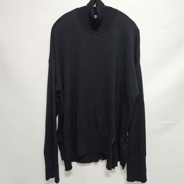 우영미 울 절개 터틀넥 니트 100