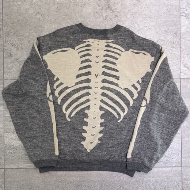 [4] 캐피탈 본 크루넥 스웻셔츠 차콜