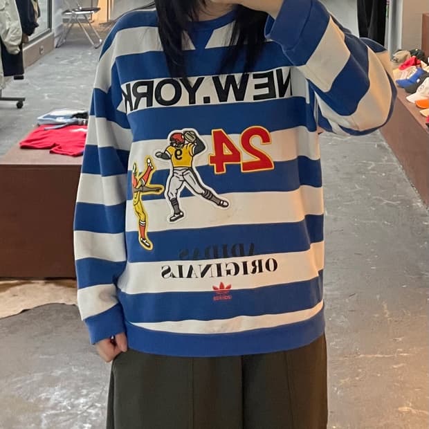 아디다스 오리지널스 아카이브 럭비패치 스트라이프 맨투맨 H2606